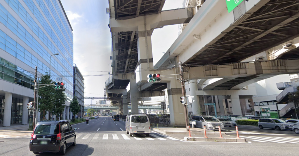 神奈川県横浜市神奈川区_多車線